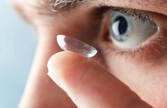 Which is Better for Climbing Kilimanjaro – Contact Lenses or Glasses?